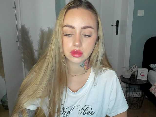 SEXYcoralie live cam on BongaCams