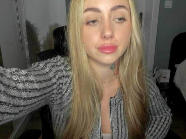 SEXYcoralie live cam on BongaCams