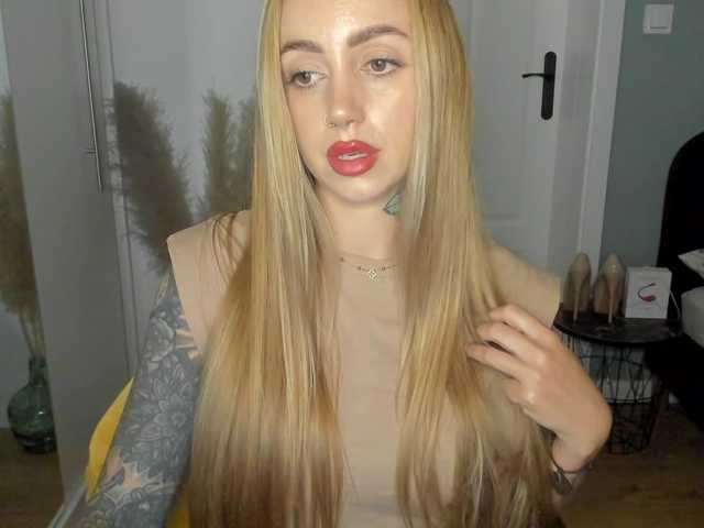 SEXYcoralie live cam on BongaCams