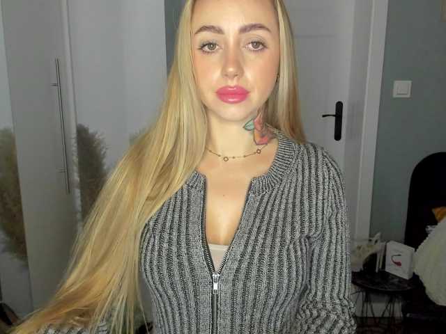 SEXYcoralie live cam on BongaCams