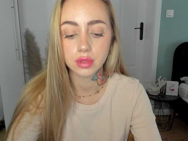 SEXYcoralie live cam on BongaCams