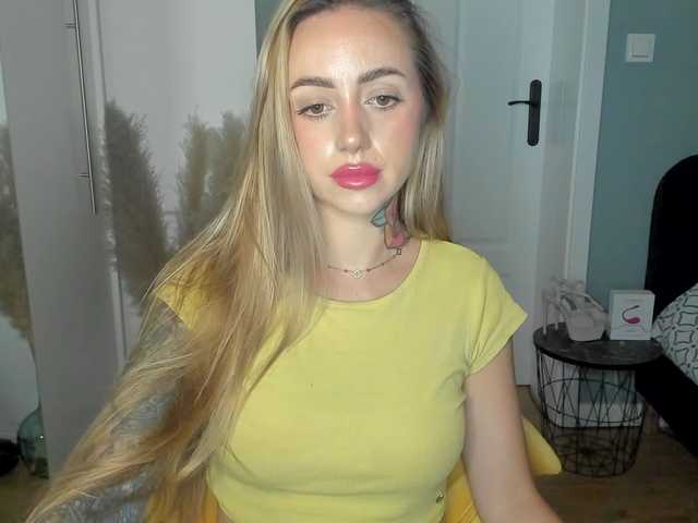SEXYcoralie live cam on BongaCams