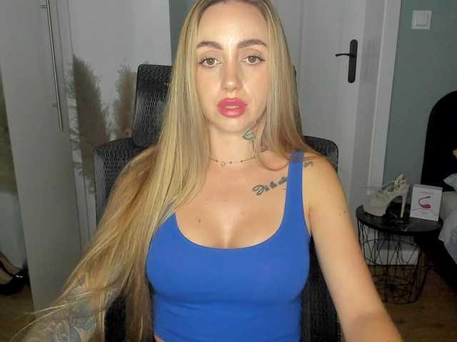 SEXYcoralie live cam on BongaCams