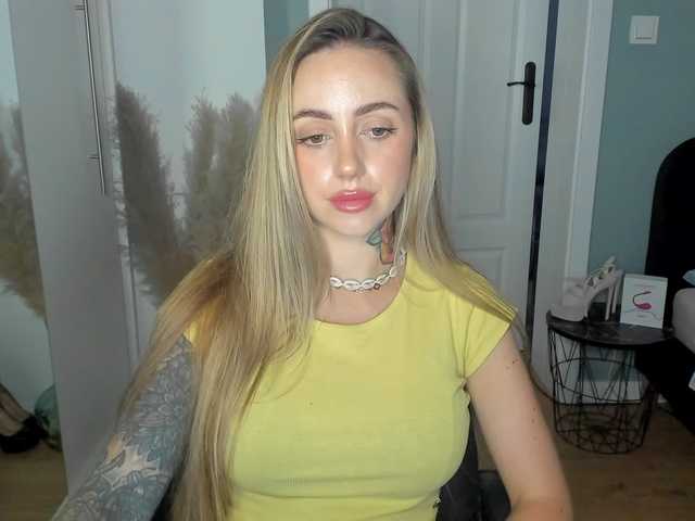 SEXYcoralie live cam on BongaCams