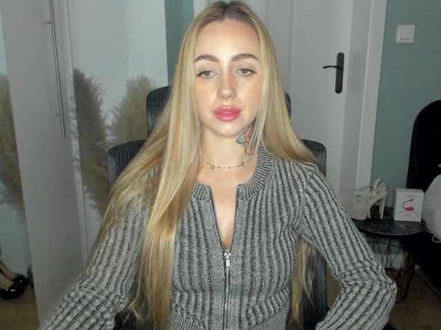 SEXYcoralie live cam preview