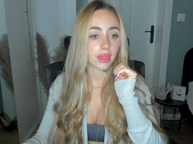 SEXYcoralie live cam preview