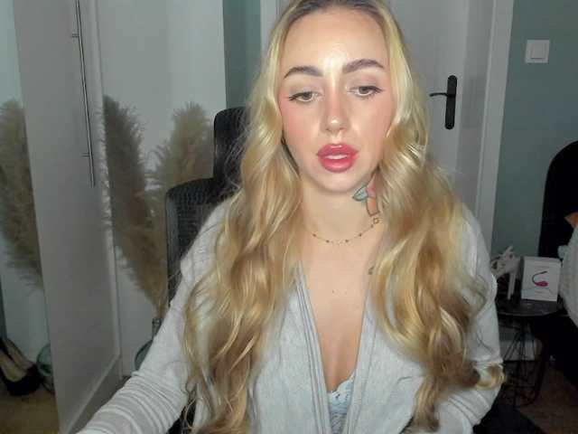 SEXYcoralie live cam on BongaCams
