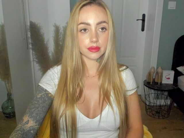 SEXYcoralie live cam on BongaCams