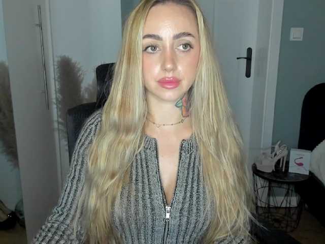 SEXYcoralie live cam on BongaCams