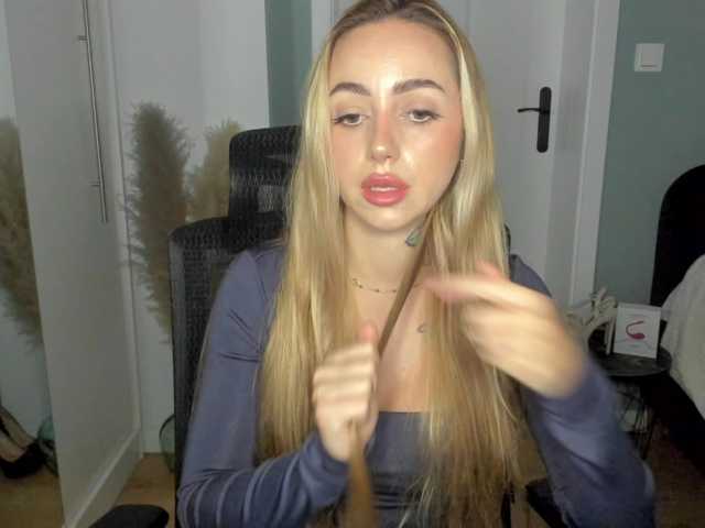SEXYcoralie live cam on BongaCams