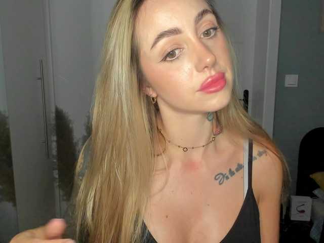 SEXYcoralie live cam on BongaCams