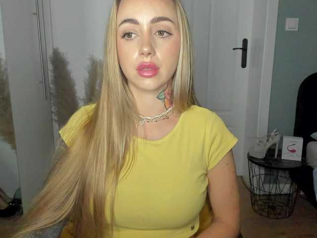 SEXYcoralie live cam on BongaCams