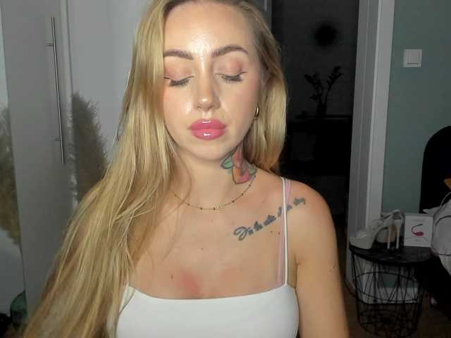 SEXYcoralie live cam on BongaCams