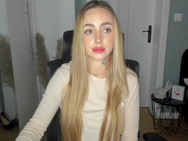 SEXYcoralie live cam on BongaCams