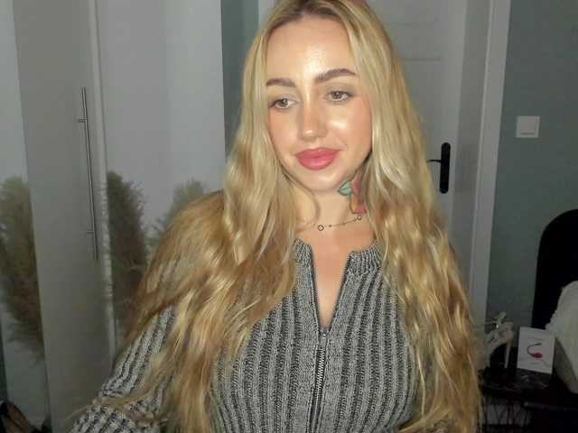 SEXYcoralie live cam on BongaCams