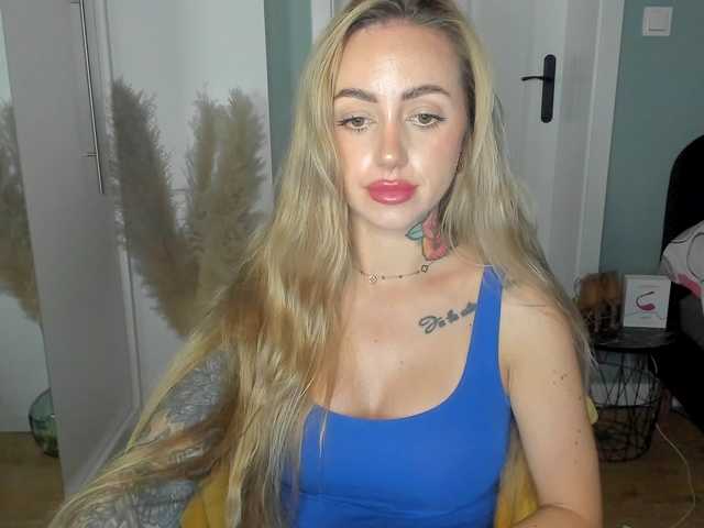 SEXYcoralie live cam on BongaCams