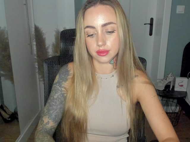 SEXYcoralie live cam on BongaCams
