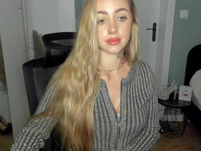SEXYcoralie live cam on BongaCams