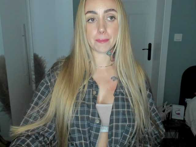 SEXYcoralie webcam bongacams model stream image
