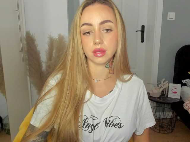 SEXYcoralie live cam on BongaCams