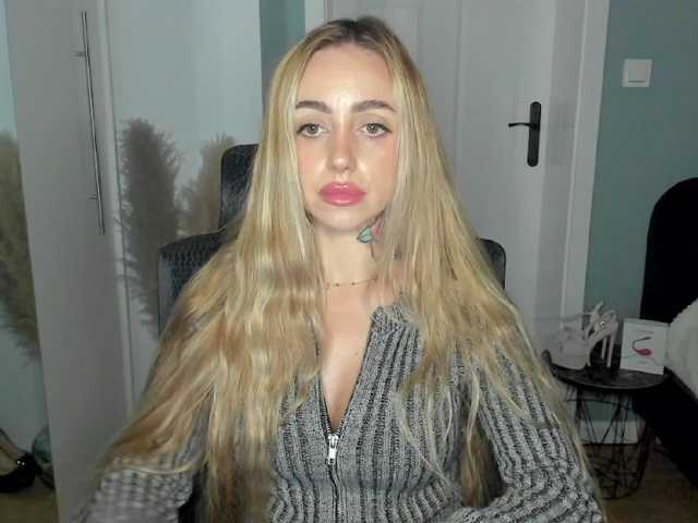 SEXYcoralie live cam on BongaCams