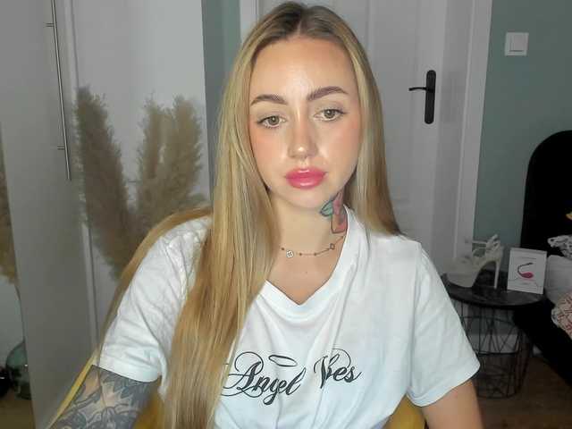SEXYcoralie live cam on BongaCams