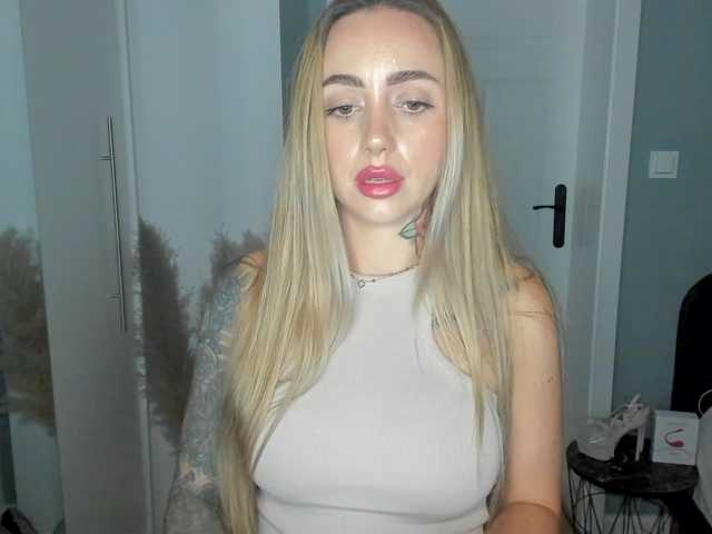 SEXYcoralie live cam on BongaCams