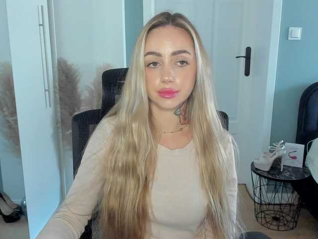 SEXYcoralie — live female cam