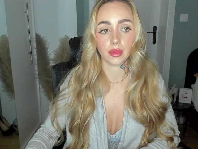SEXYcoralie live cam on BongaCams
