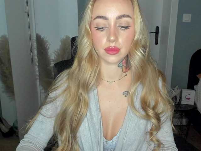 SEXYcoralie live cam on BongaCams