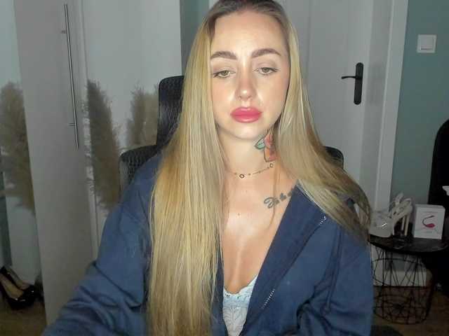 SEXYcoralie live cam on BongaCams