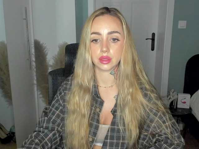 SEXYcoralie live cam on BongaCams