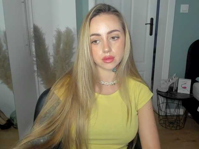 SEXYcoralie live cam on BongaCams
