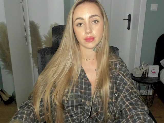 SEXYcoralie live cam on BongaCams