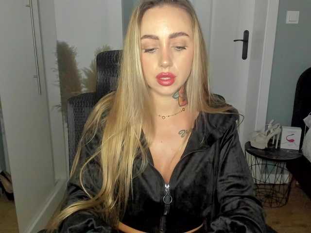 SEXYcoralie live cam preview
