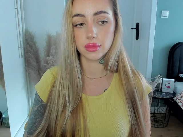 SEXYcoralie live cam on BongaCams