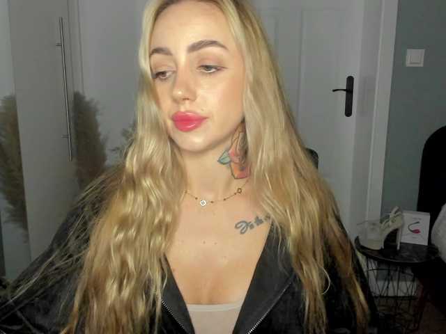 SEXYcoralie live cam on BongaCams