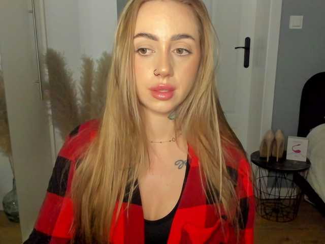 SEXYcoralie webcam bongacams model stream image