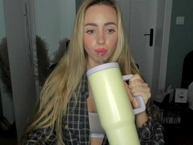 SEXYcoralie live cam on BongaCams