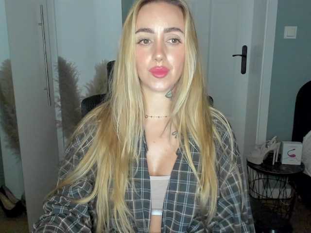 SEXYcoralie live cam on BongaCams