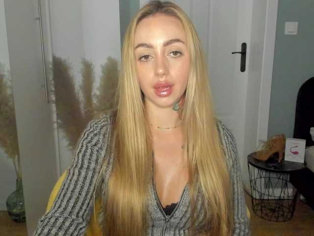 SEXYcoralie webcam bongacams model stream image