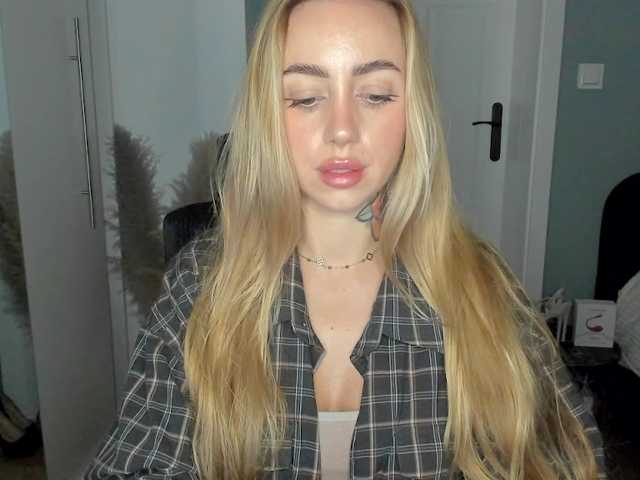 SEXYcoralie live cam on BongaCams