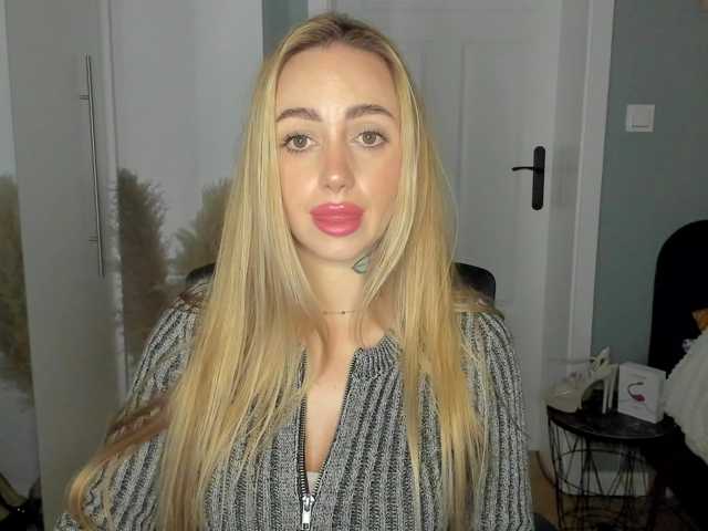 SEXYcoralie live cam preview
