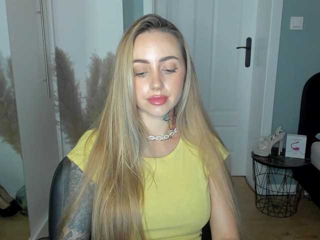 SEXYcoralie live cam on BongaCams