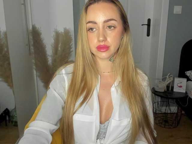 SEXYcoralie live cam on BongaCams