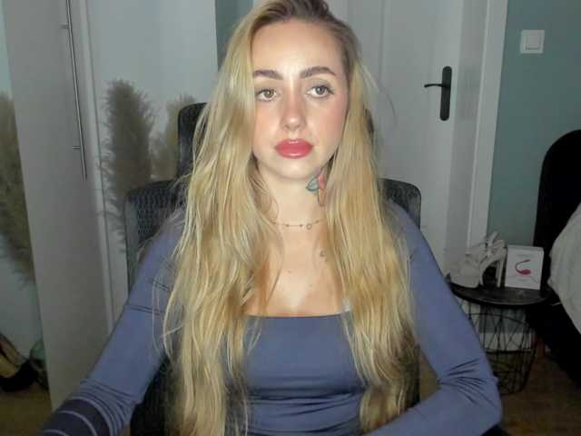 SEXYcoralie live cam on BongaCams