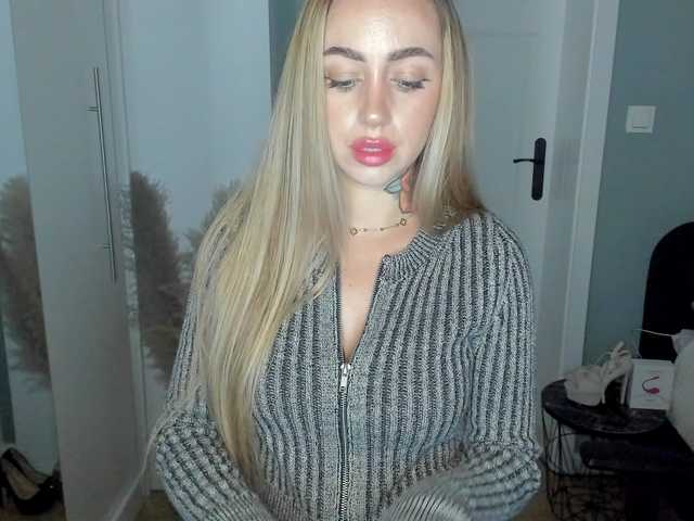 SEXYcoralie live cam on BongaCams