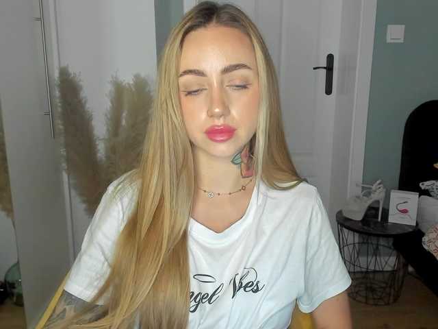 SEXYcoralie live cam on BongaCams
