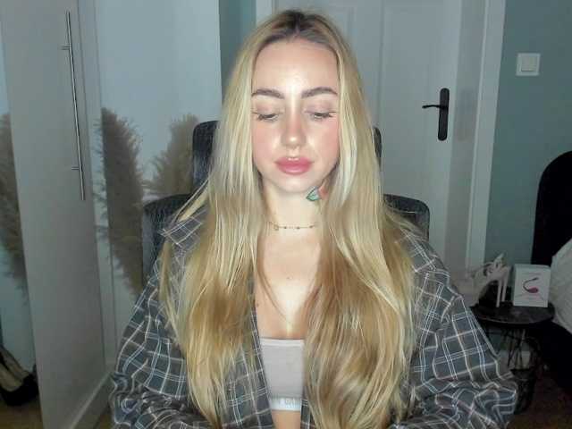 SEXYcoralie live cam on BongaCams