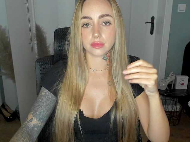 SEXYcoralie live cam on BongaCams